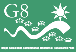 Logo for G8: eight white community houses along a winding river under a sun, with the caption 'Grupo de las Ocho Comunidades Aledañas al Cañón Martín Peña' in white on a green background.
